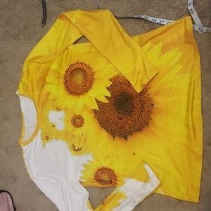 NWOT Sunflower 🌻 top.